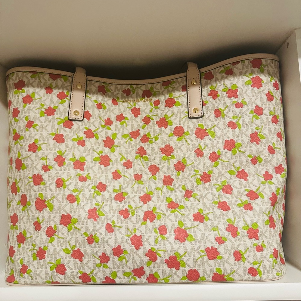 Beautiful extra large roses tote